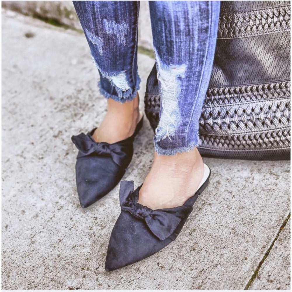New black trendy mules